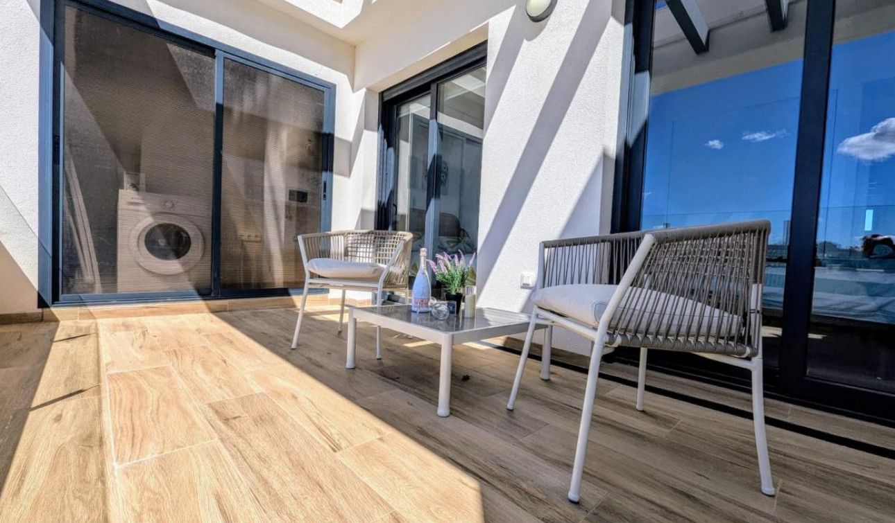 Resale - Apartment / Flat - Villamartín