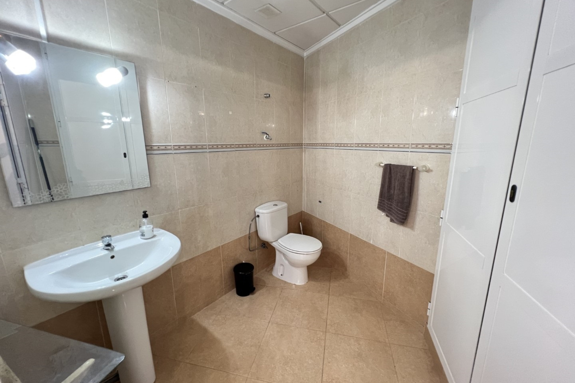 Resale - Commercial Unit - Guardamar del Segura