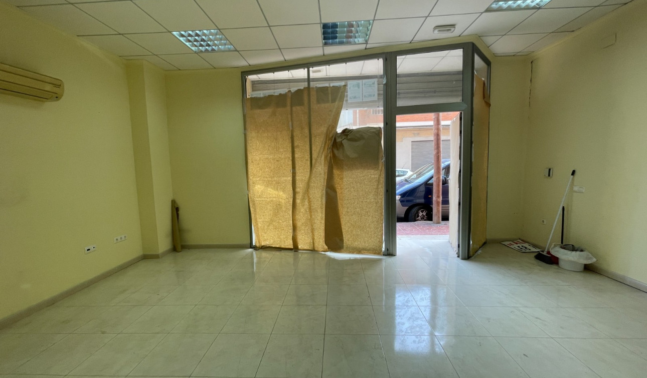 Resale - Commercial Unit - Guardamar del Segura