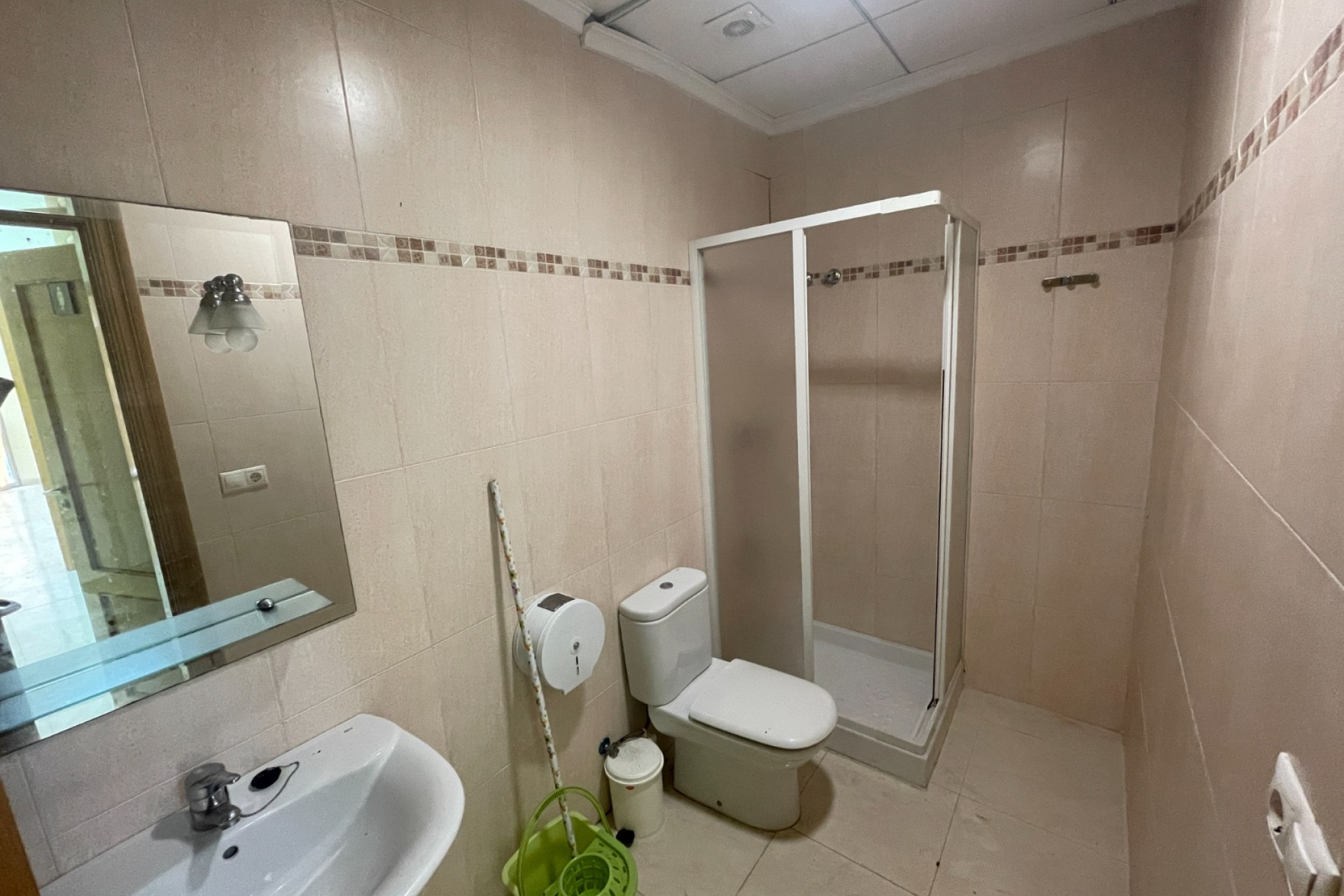 Resale - Commercial Unit - Guardamar del Segura