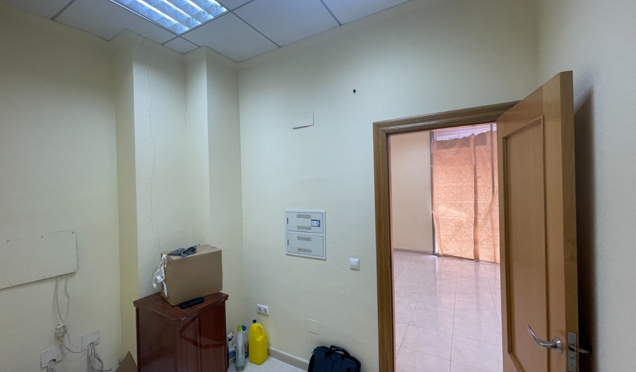 Resale - Commercial Unit - Guardamar del Segura