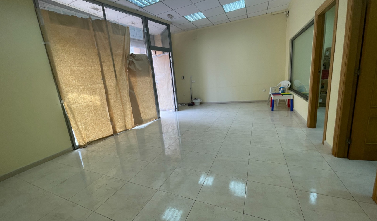 Resale - Commercial Unit - Guardamar del Segura
