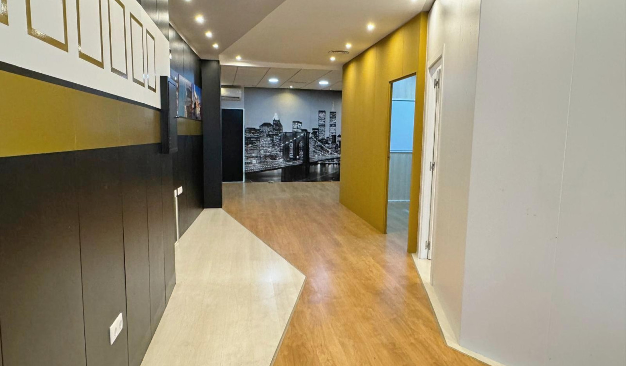 Resale - Commercial Unit - Guardamar del Segura