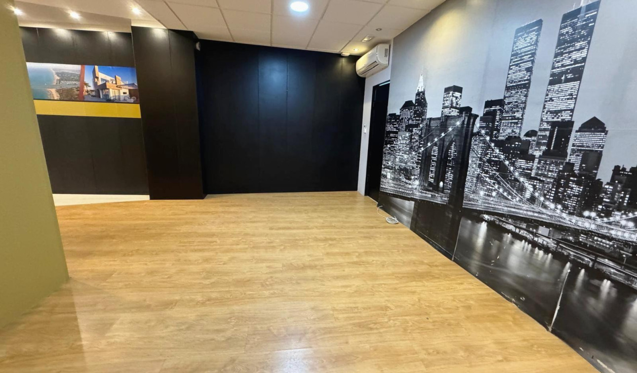 Resale - Commercial Unit - Guardamar del Segura