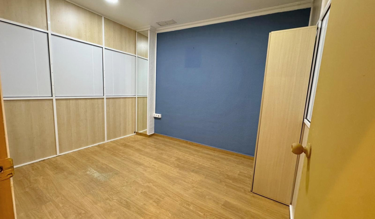 Resale - Commercial Unit - Guardamar del Segura