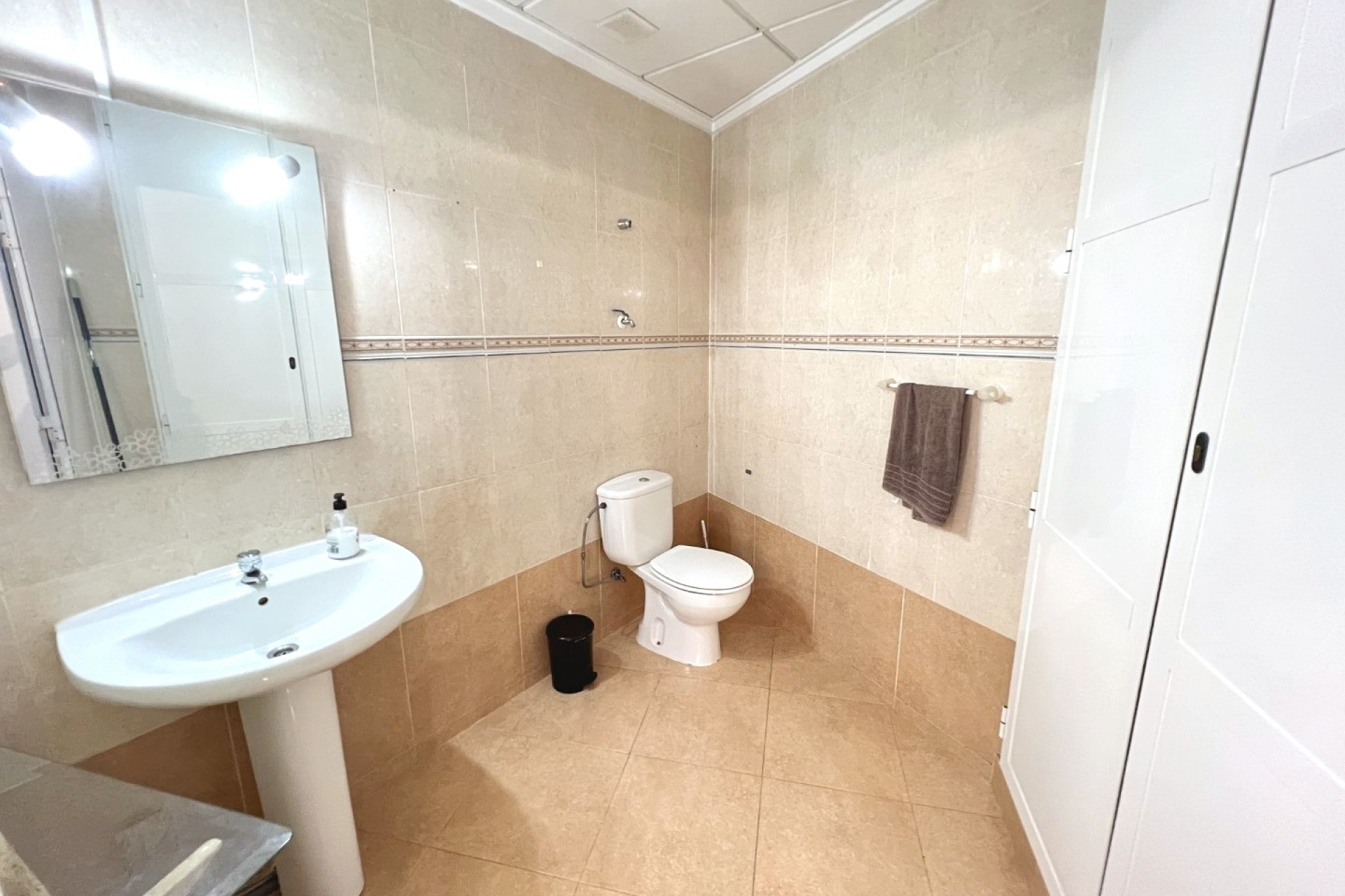 Resale - Commercial Unit - Guardamar del Segura