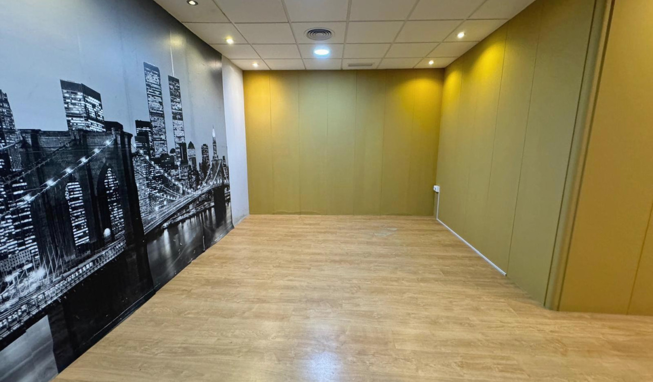 Resale - Commercial Unit - Guardamar del Segura