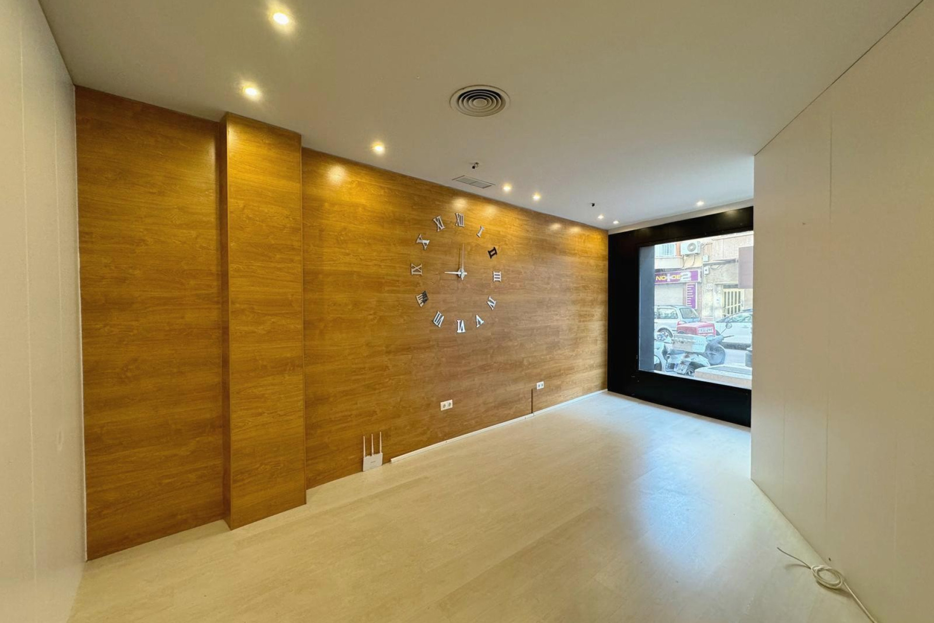 Resale - Commercial Unit - Guardamar del Segura