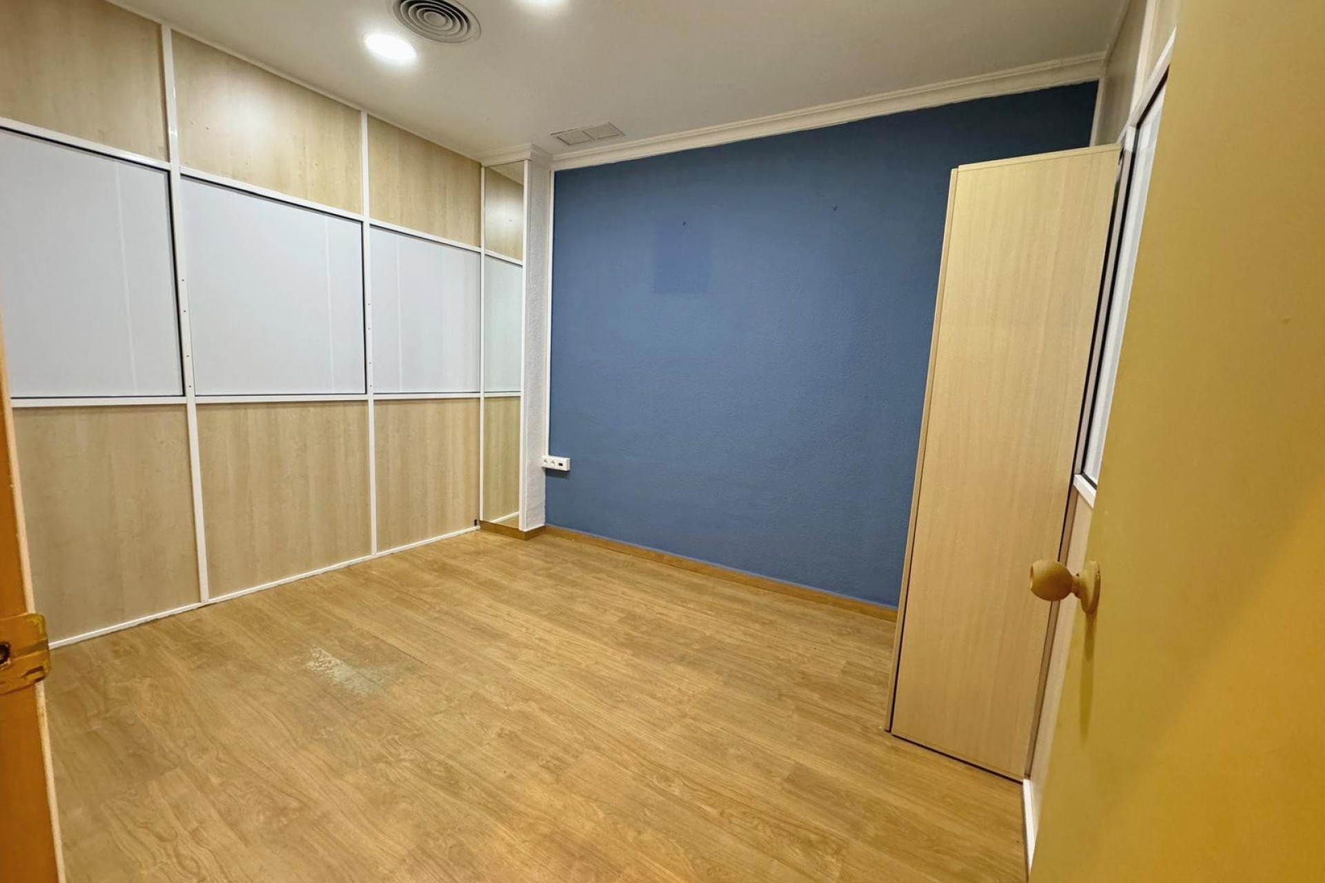 Resale - Commercial Unit - Guardamar del Segura