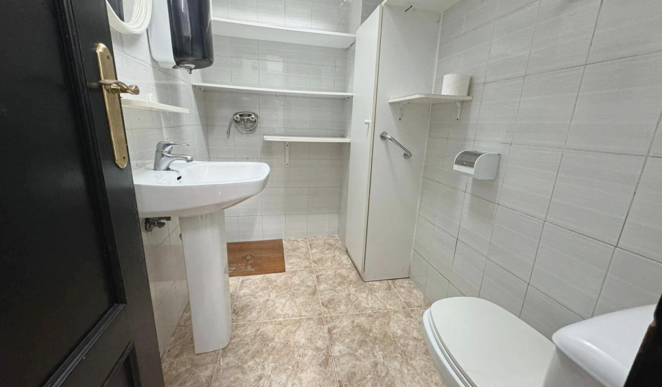 Resale - Commercial Unit - Guardamar del Segura