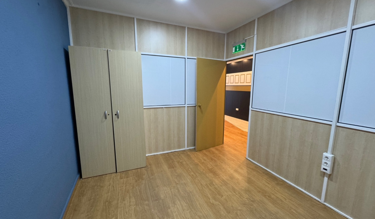 Resale - Commercial Unit - Guardamar del Segura