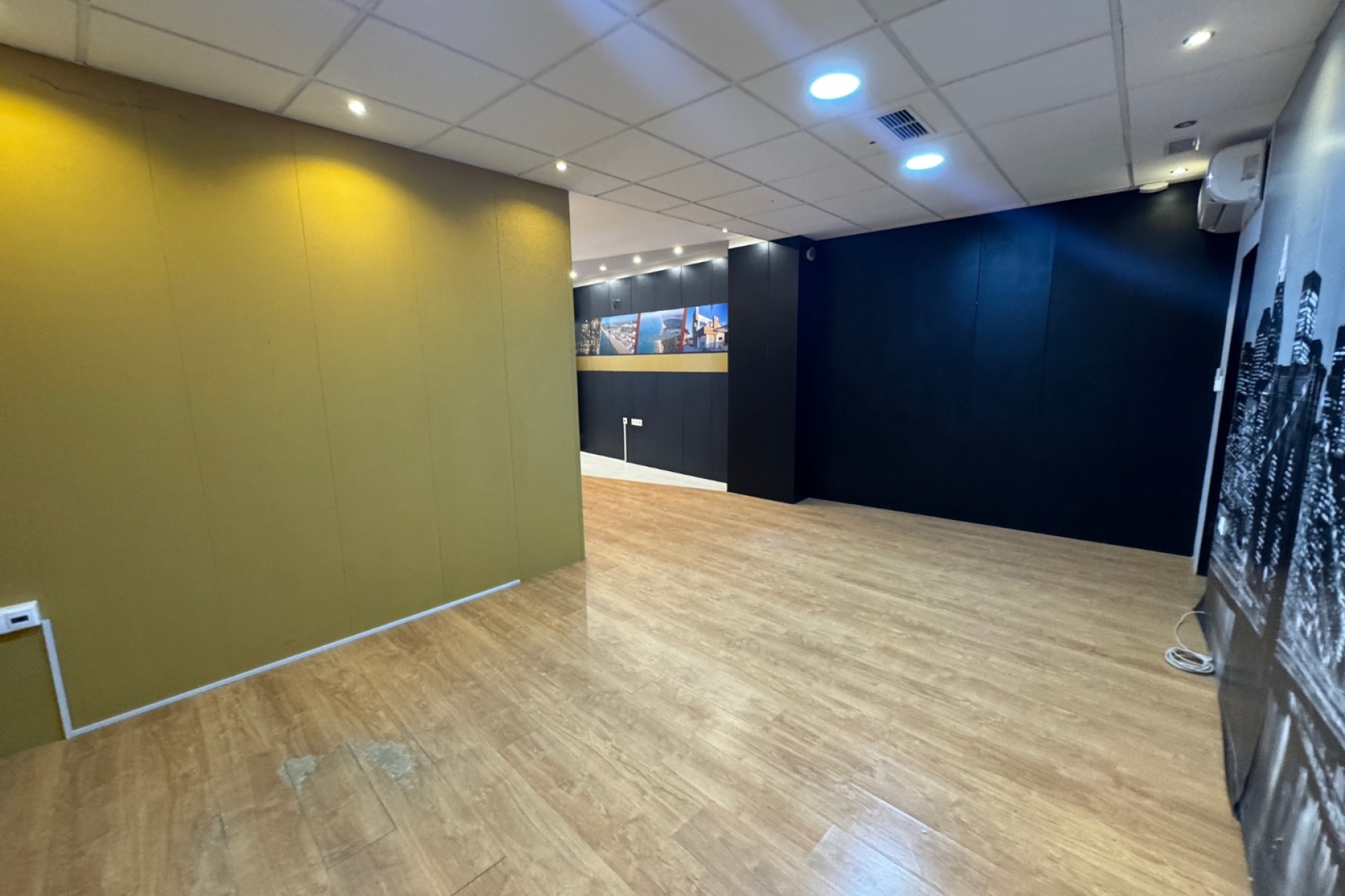 Resale - Commercial Unit - Guardamar del Segura