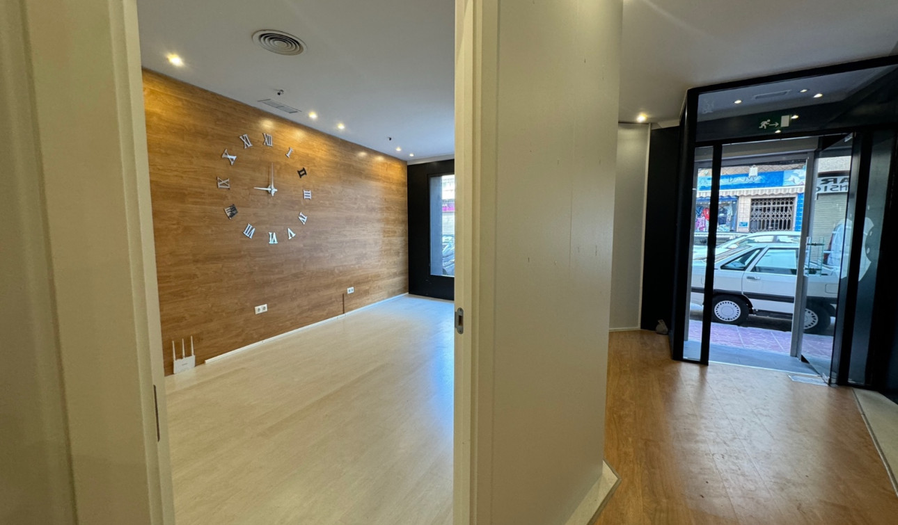 Resale - Commercial Unit - Guardamar del Segura