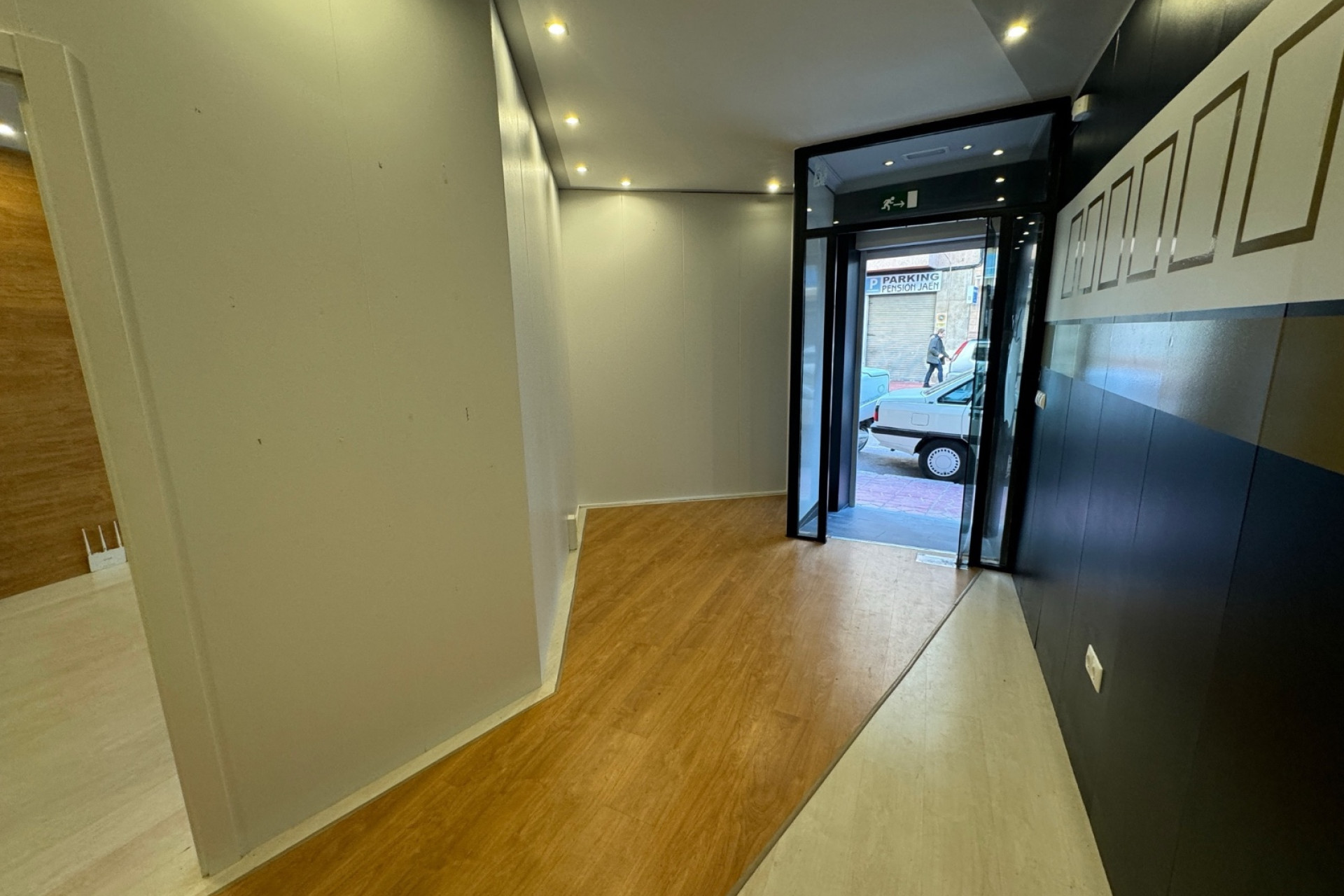 Resale - Commercial Unit - Guardamar del Segura