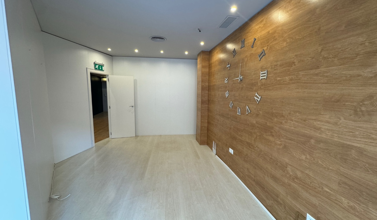 Resale - Commercial Unit - Guardamar del Segura