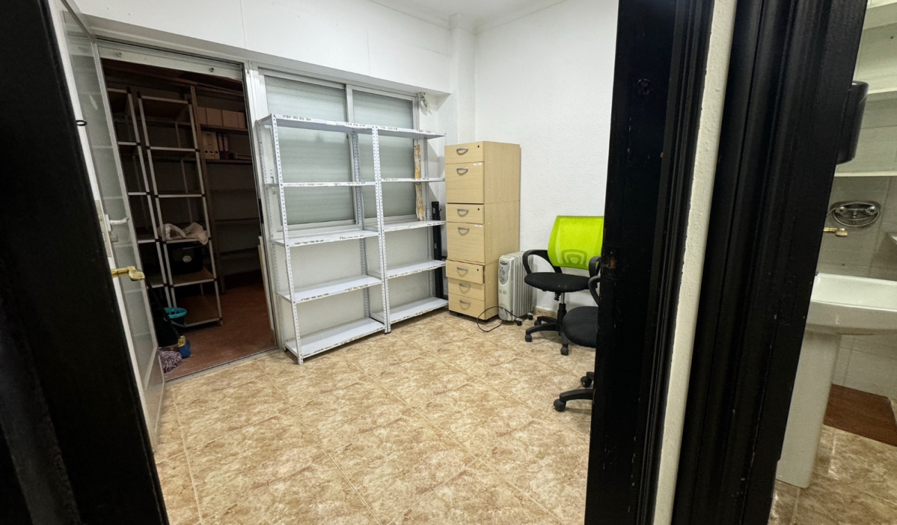 Resale - Commercial Unit - Guardamar del Segura