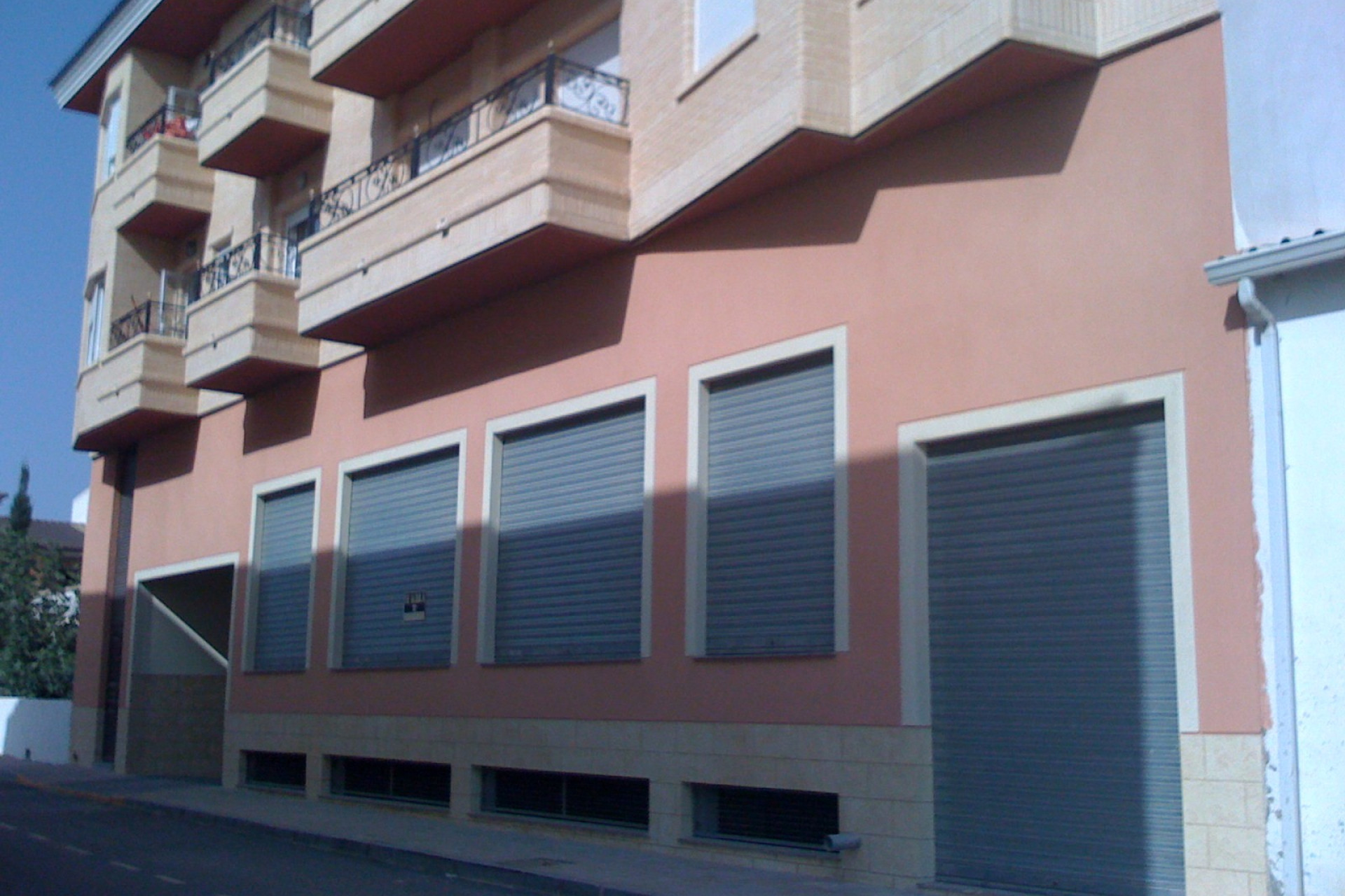 Resale - Commercial Unit - Los Montesinos