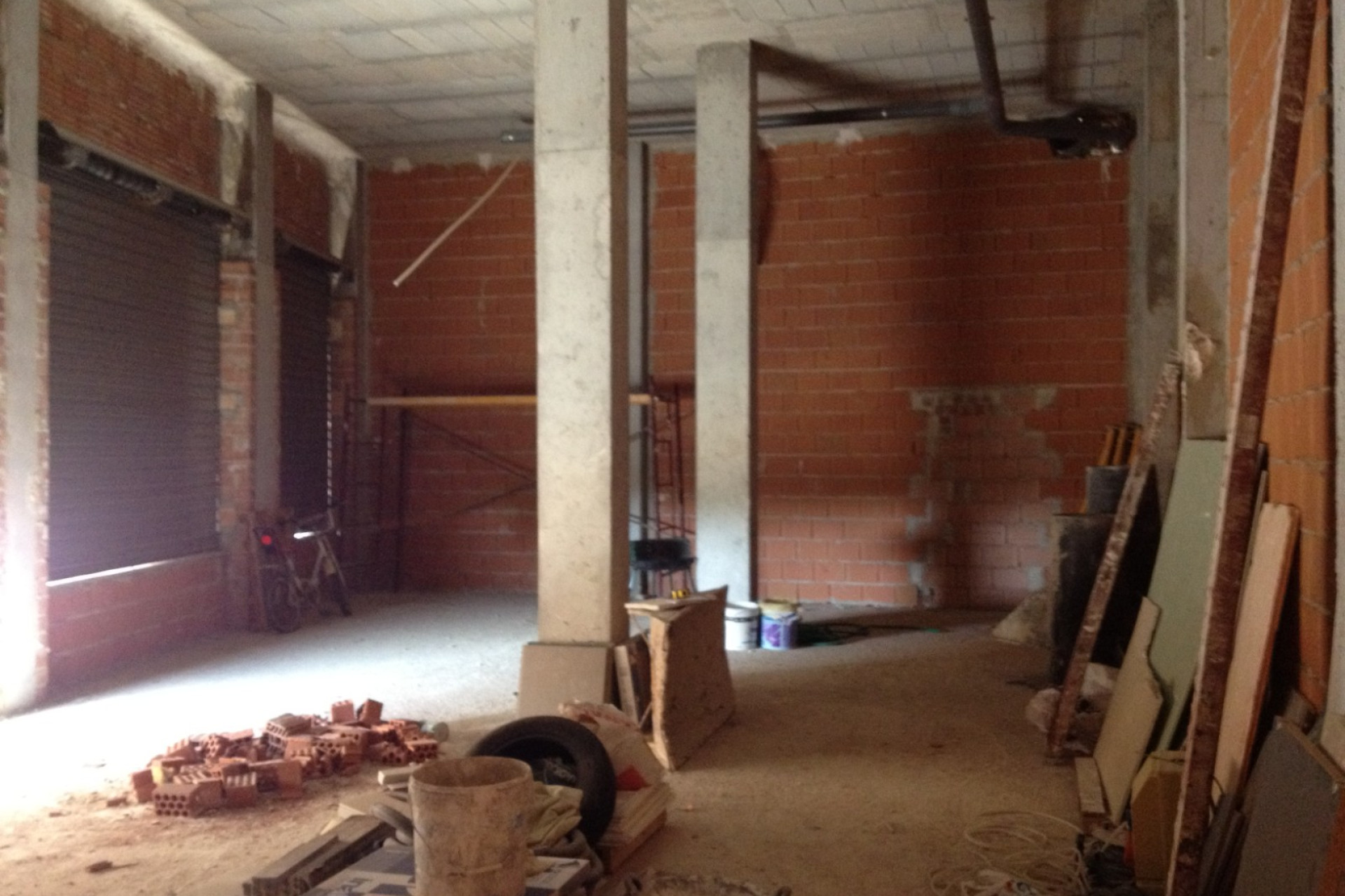 Resale - Commercial Unit - Los Montesinos