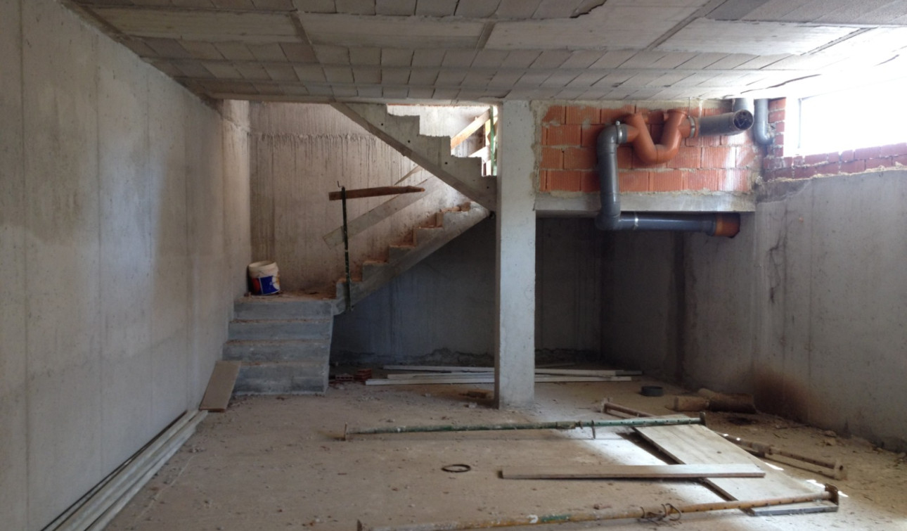 Resale - Commercial Unit - Los Montesinos