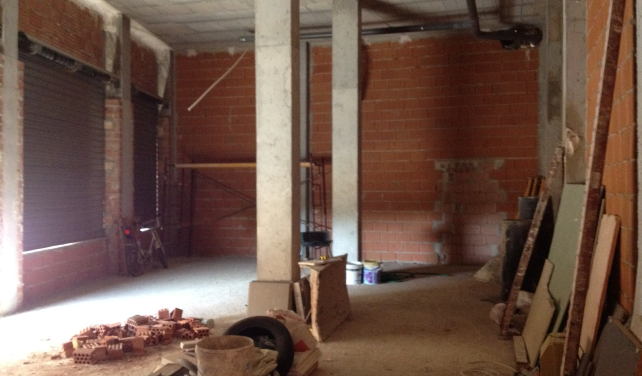 Resale - Commercial Unit - Los Montesinos