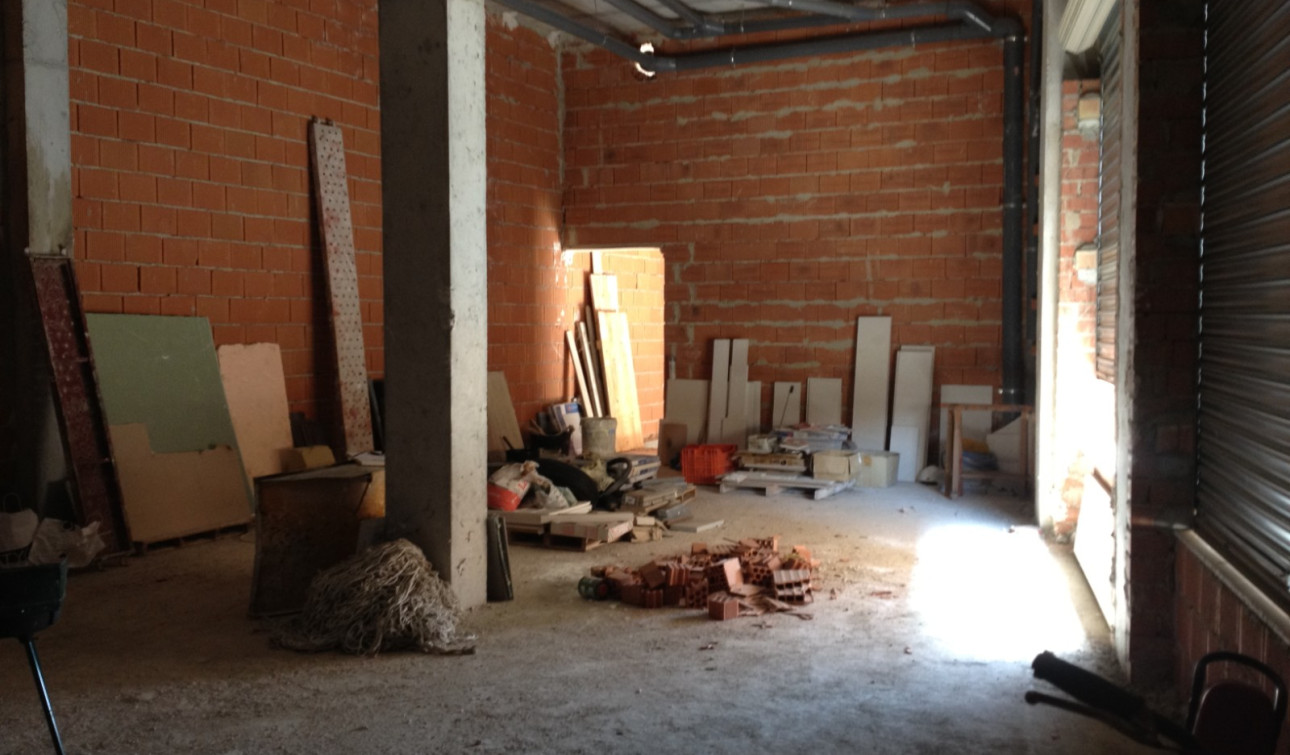 Resale - Commercial Unit - Los Montesinos