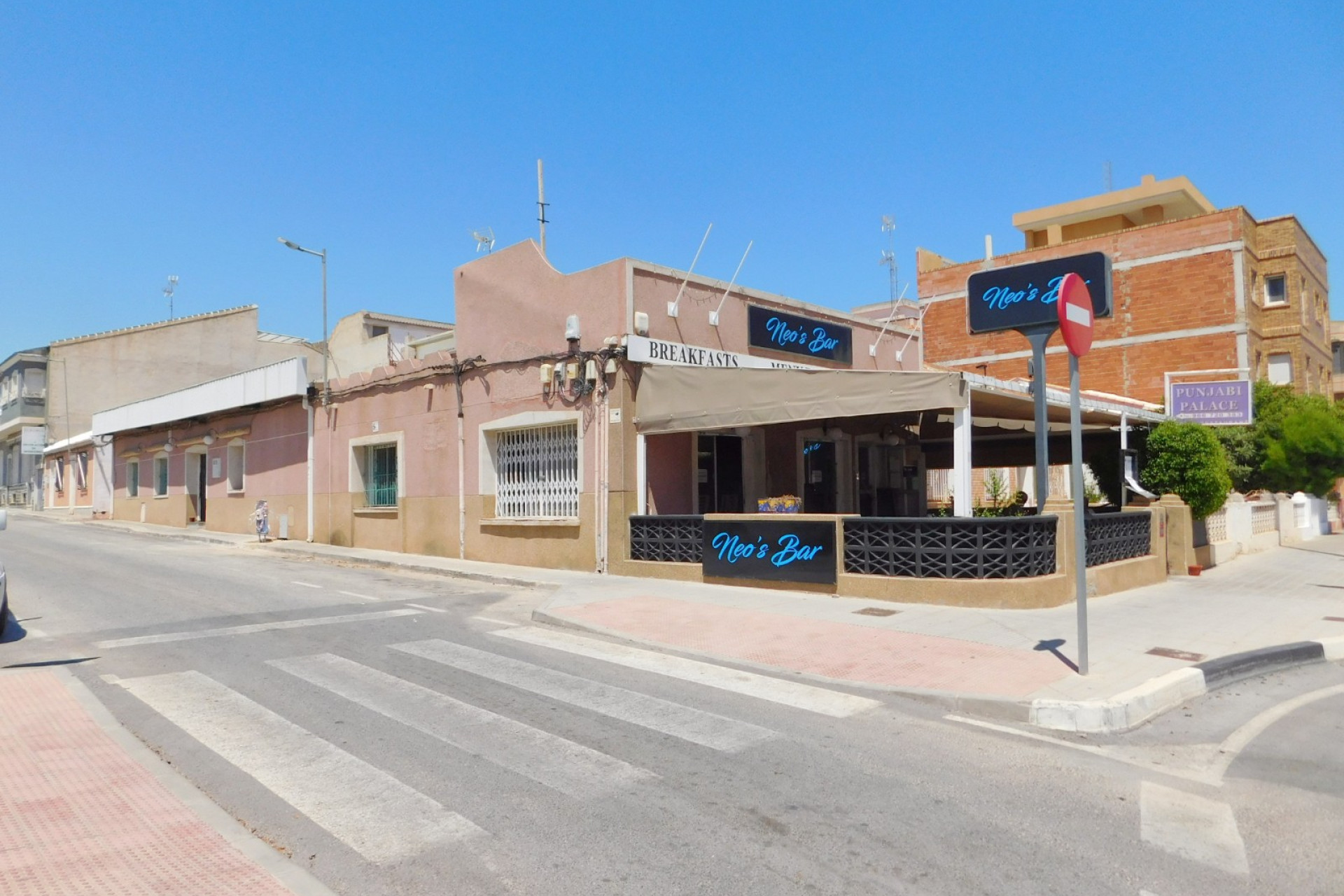 Resale - Commercial Unit - Los Montesinos