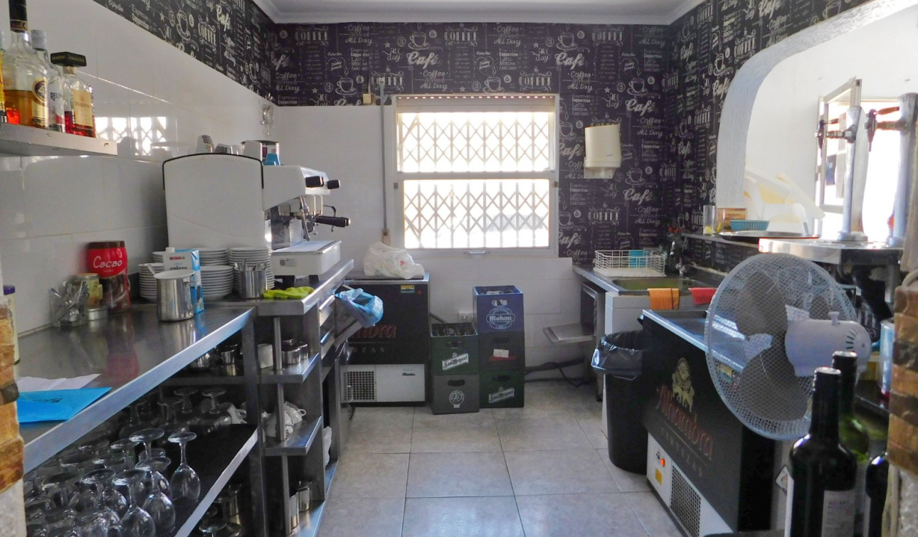 Resale - Commercial Unit - Los Montesinos