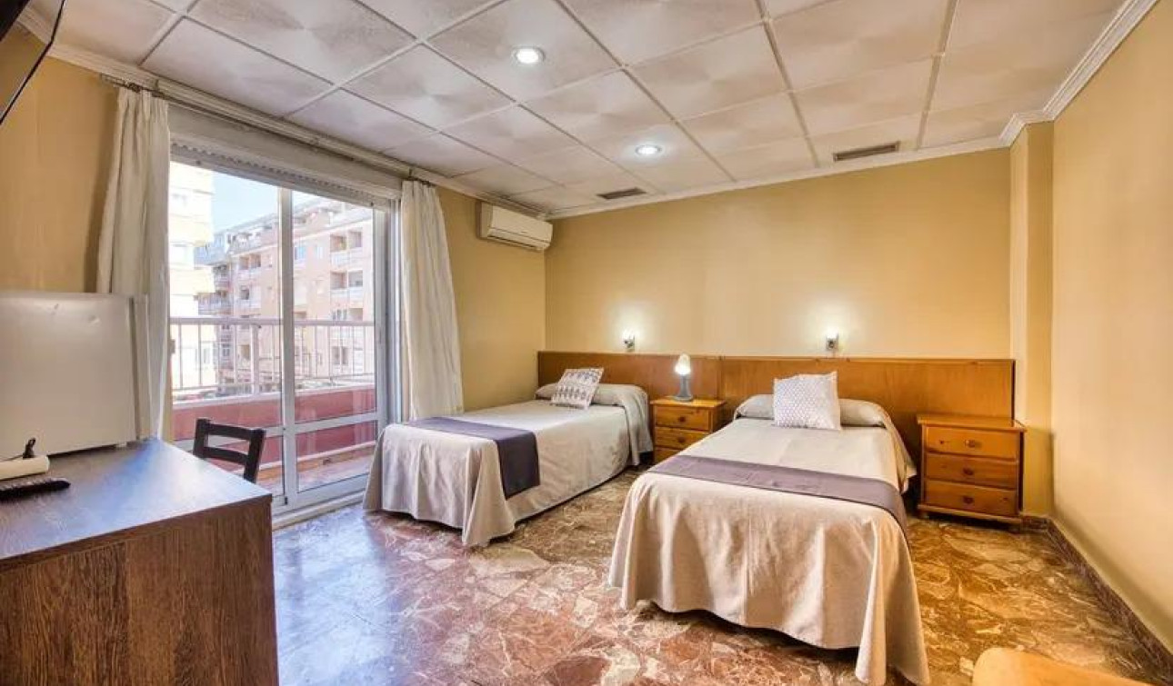 Resale - Commercial Unit - Torrevieja - Centro