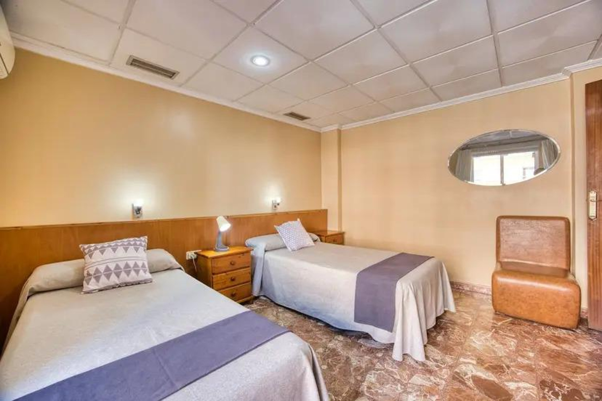 Resale - Commercial Unit - Torrevieja - Centro