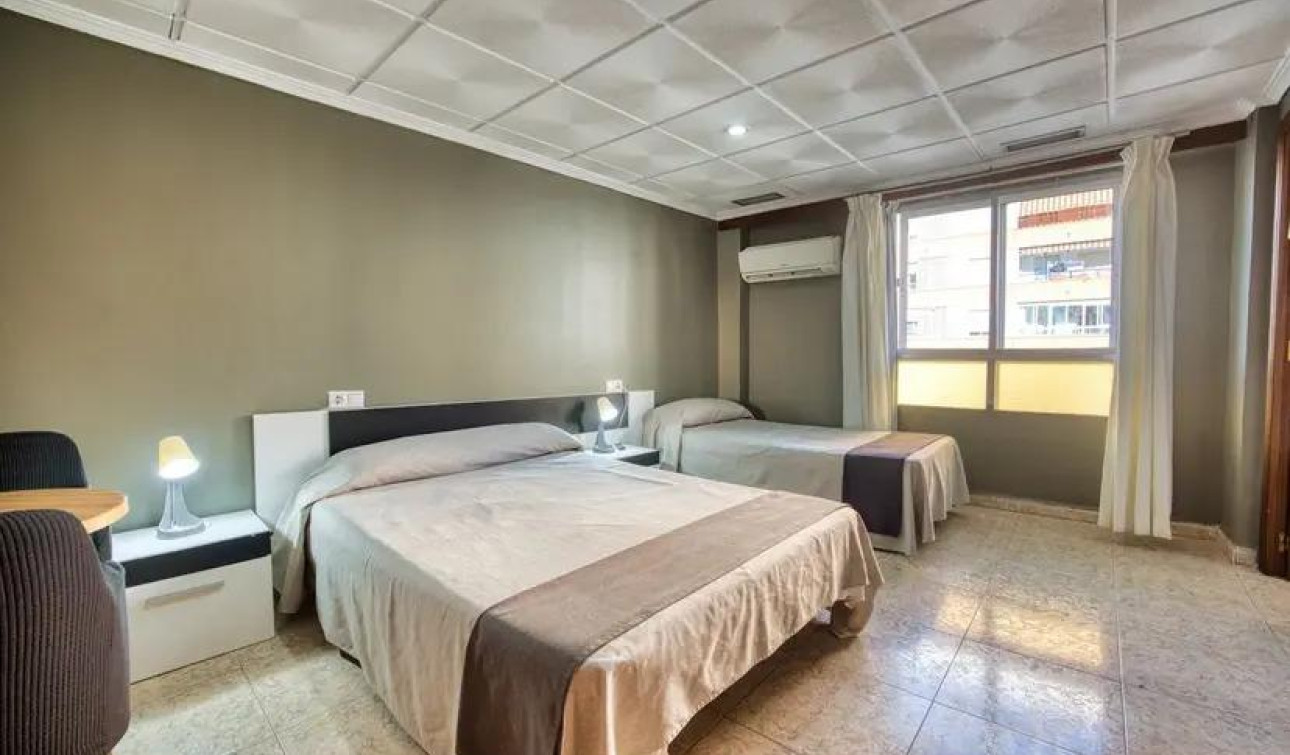 Resale - Commercial Unit - Torrevieja - Centro