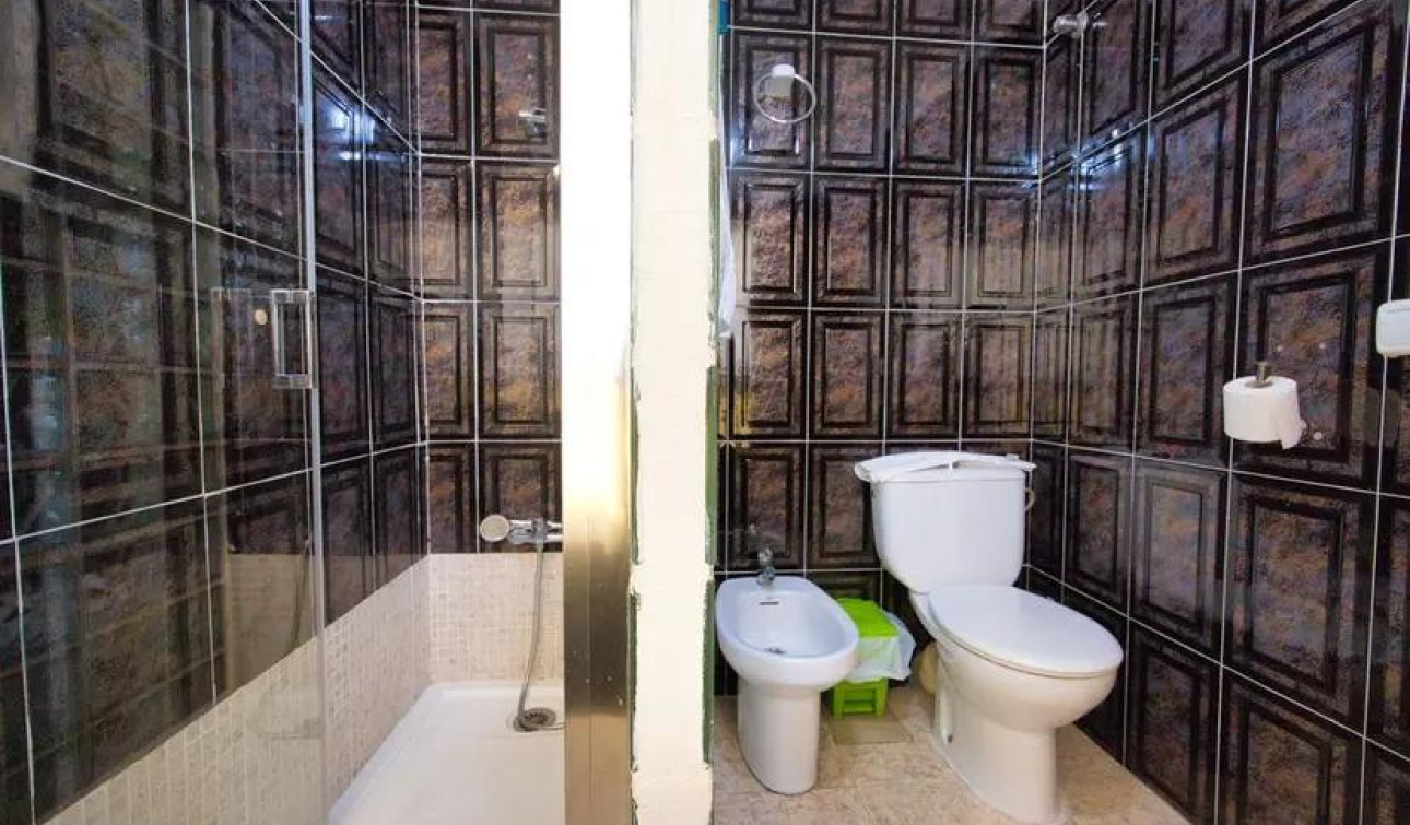 Resale - Commercial Unit - Torrevieja - Centro