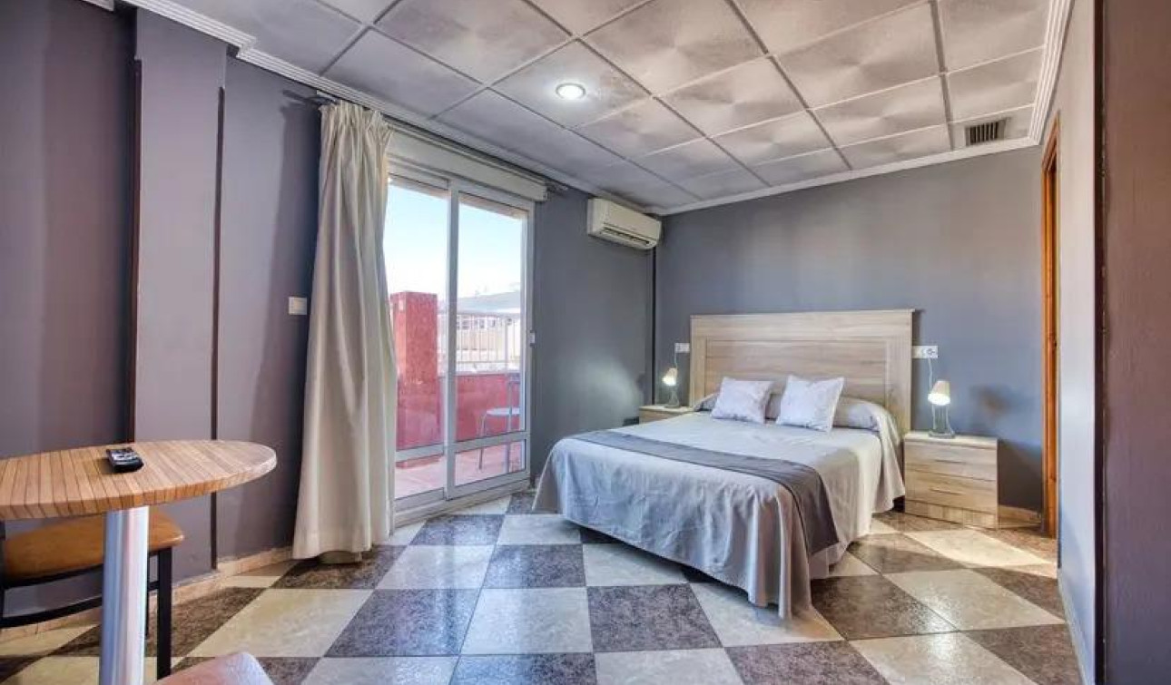 Resale - Commercial Unit - Torrevieja - Centro