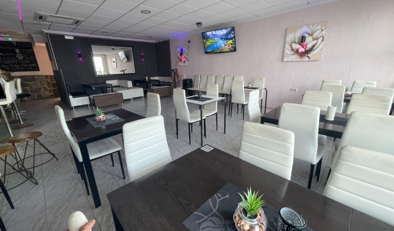 Resale - Commercial Unit - Torrevieja - Comunidad Valenciana