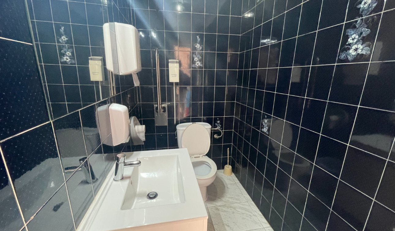 Resale - Commercial Unit - Torrevieja - Comunidad Valenciana