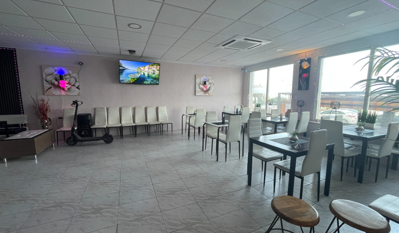 Resale - Commercial Unit - Torrevieja - Comunidad Valenciana