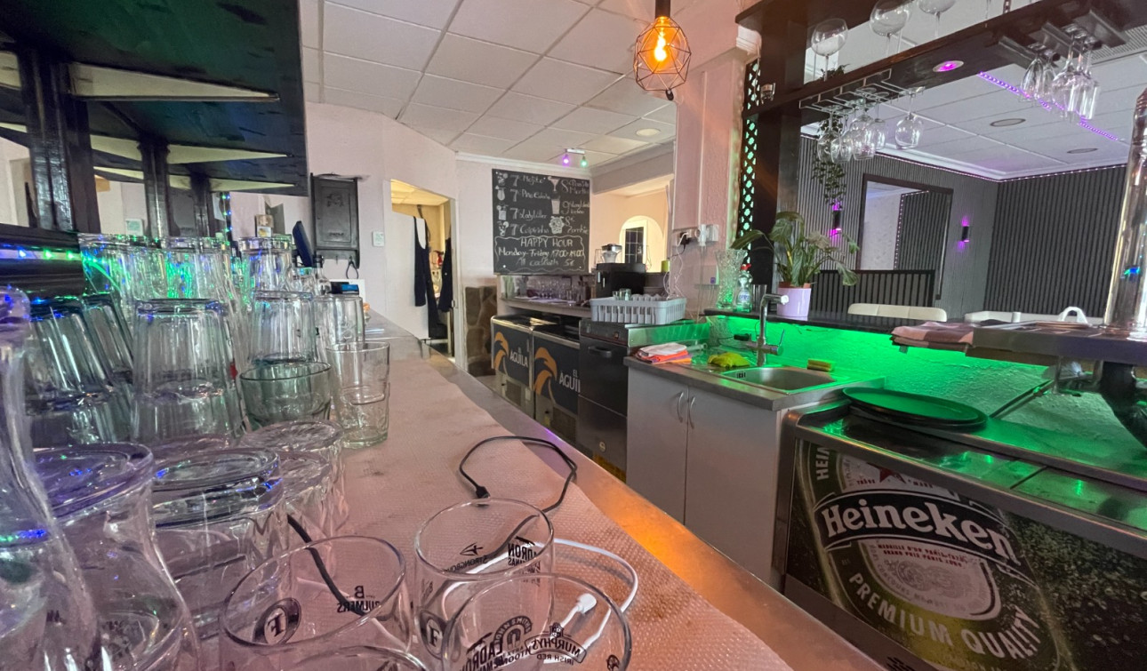 Resale - Commercial Unit - Torrevieja - Comunidad Valenciana