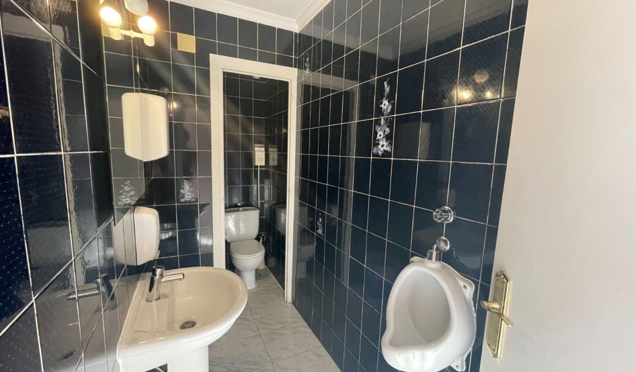 Resale - Commercial Unit - Torrevieja - Comunidad Valenciana