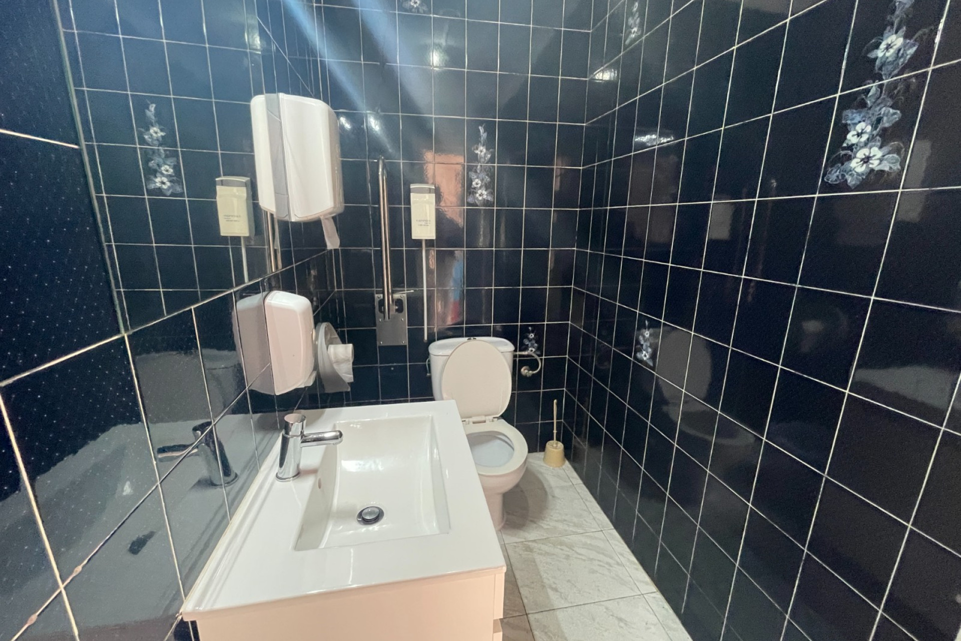 Resale - Commercial Unit - Torrevieja - Comunidad Valenciana