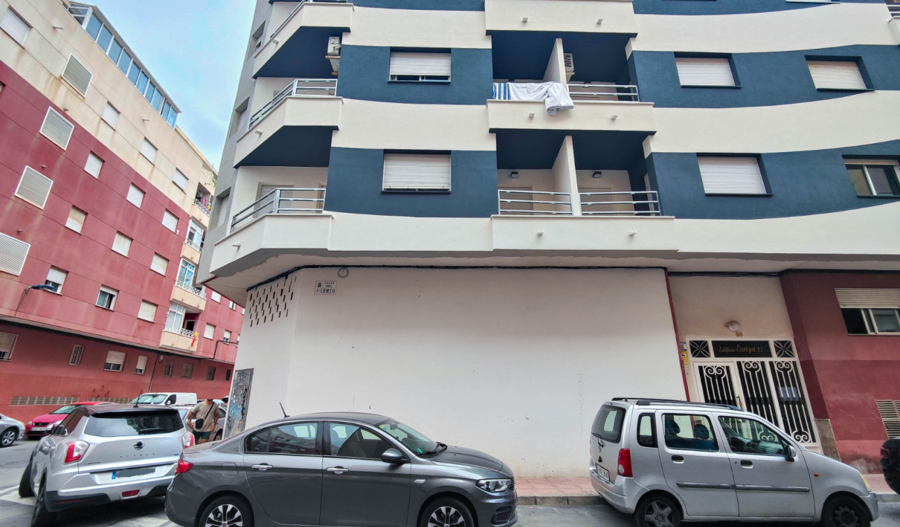 Resale - Commercial Unit - Torrevieja - El Acequión - Los Náufragos