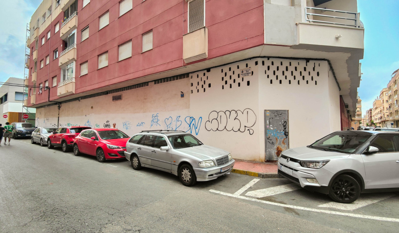 Resale - Commercial Unit - Torrevieja - El Acequión - Los Náufragos