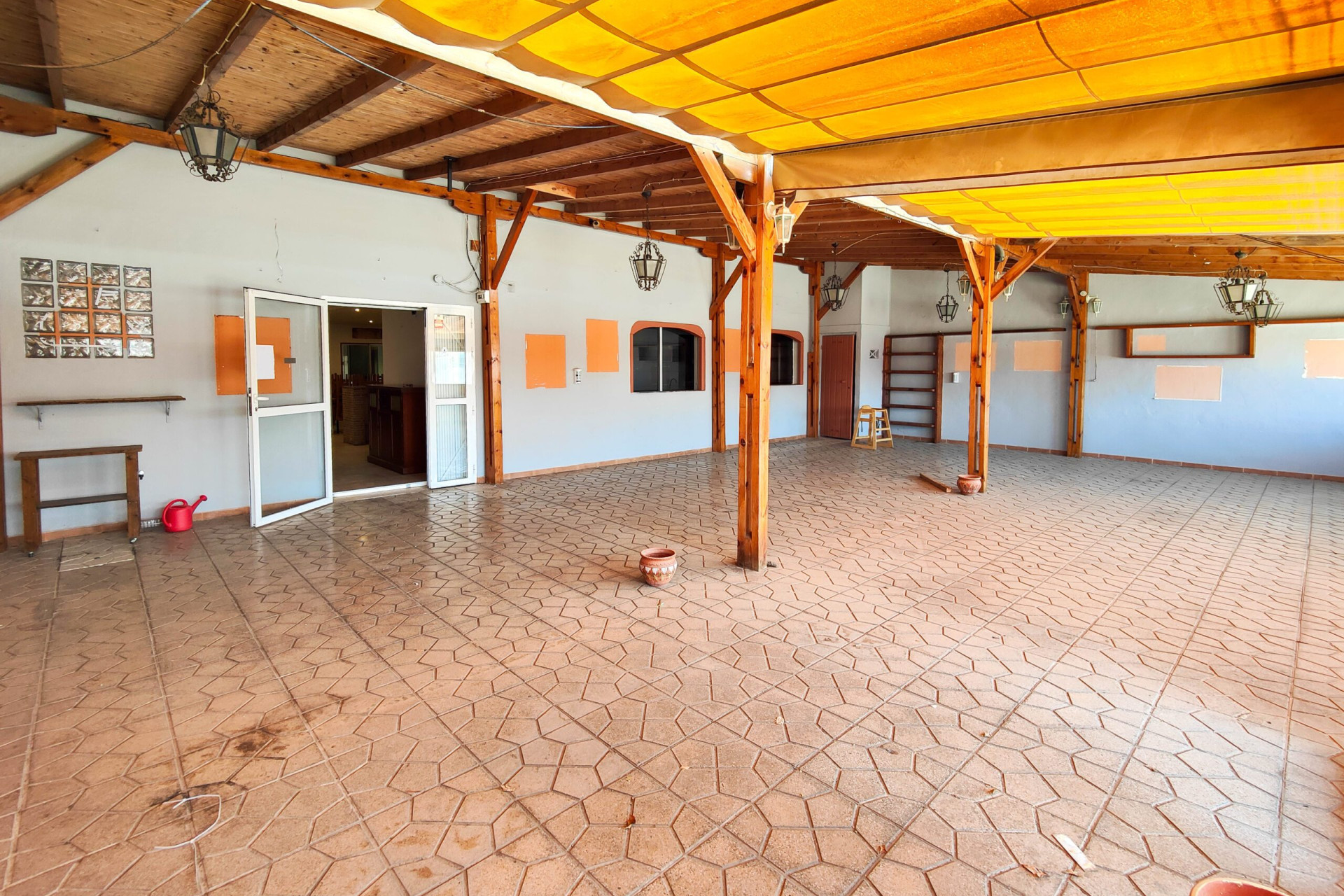Resale - Commercial Unit - Torrevieja - La Siesta - El Salado - Torreta