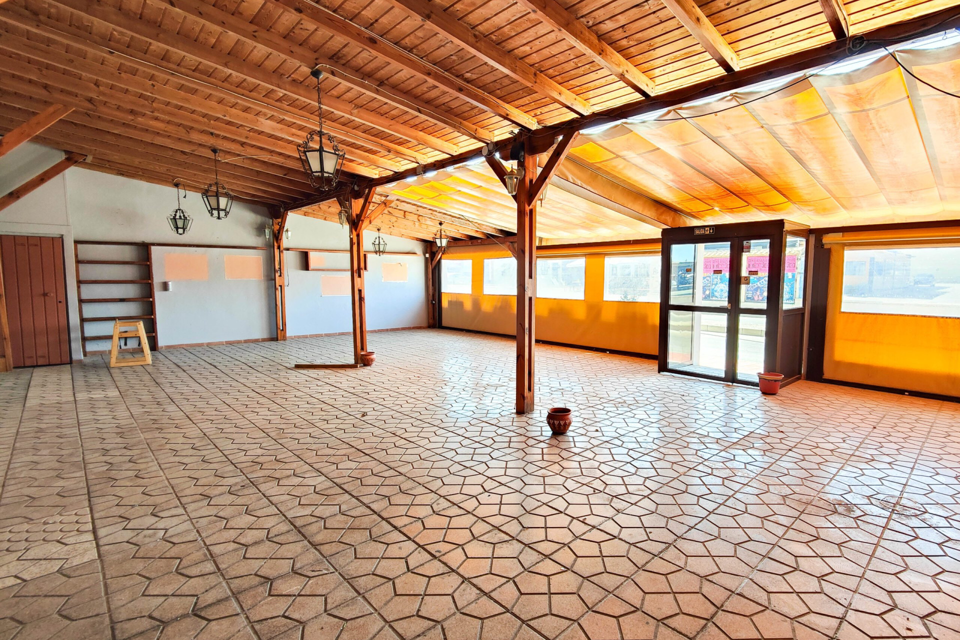 Resale - Commercial Unit - Torrevieja - La Siesta - El Salado - Torreta