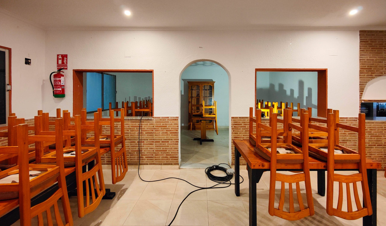 Resale - Commercial Unit - Torrevieja - La Siesta - El Salado - Torreta