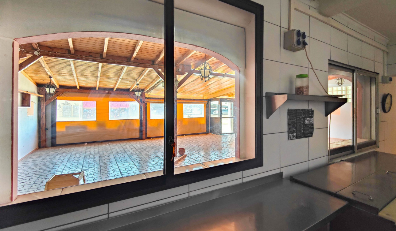 Resale - Commercial Unit - Torrevieja - La Siesta - El Salado - Torreta
