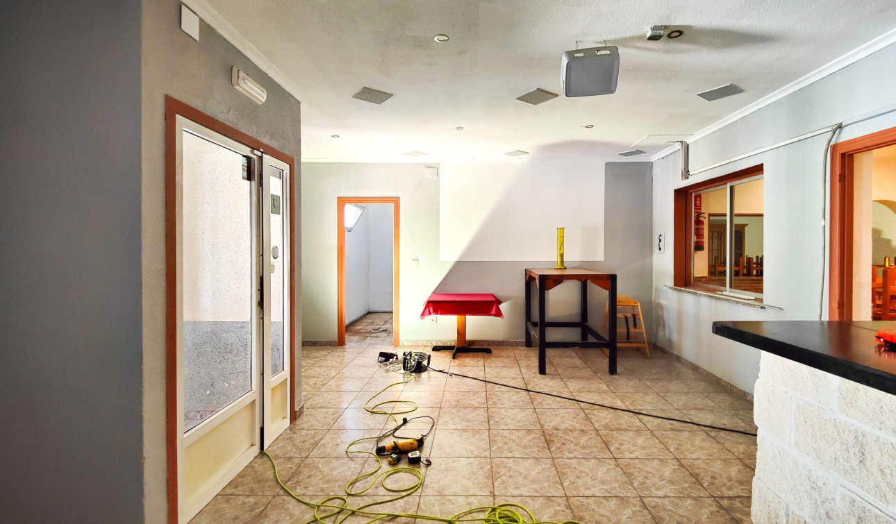 Resale - Commercial Unit - Torrevieja - La Siesta - El Salado - Torreta
