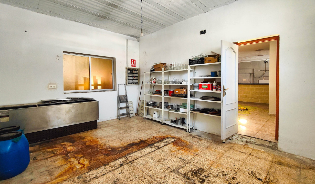 Resale - Commercial Unit - Torrevieja - La Siesta - El Salado - Torreta
