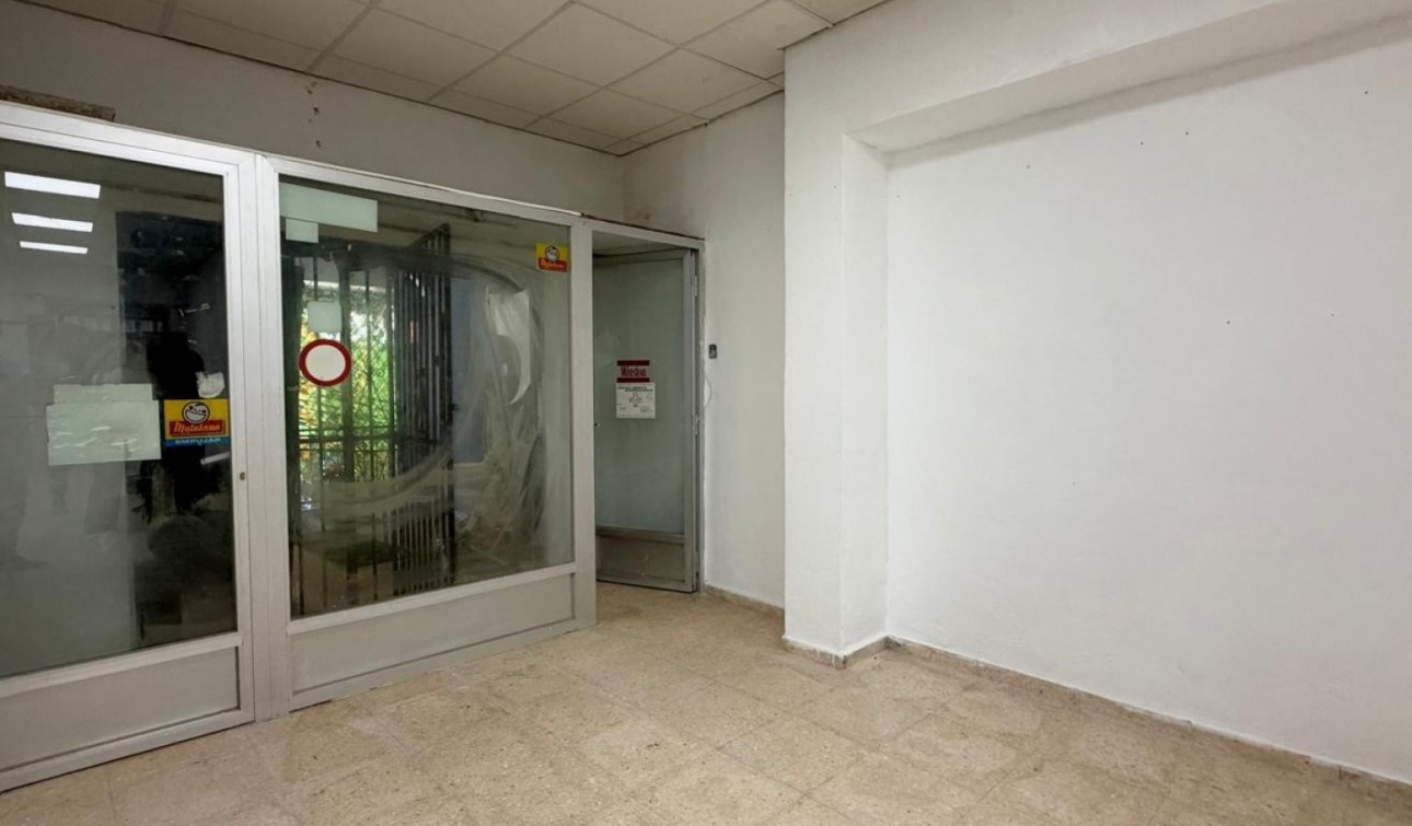Resale - Commercial Unit - Torrevieja - Torrelamata - La Mata