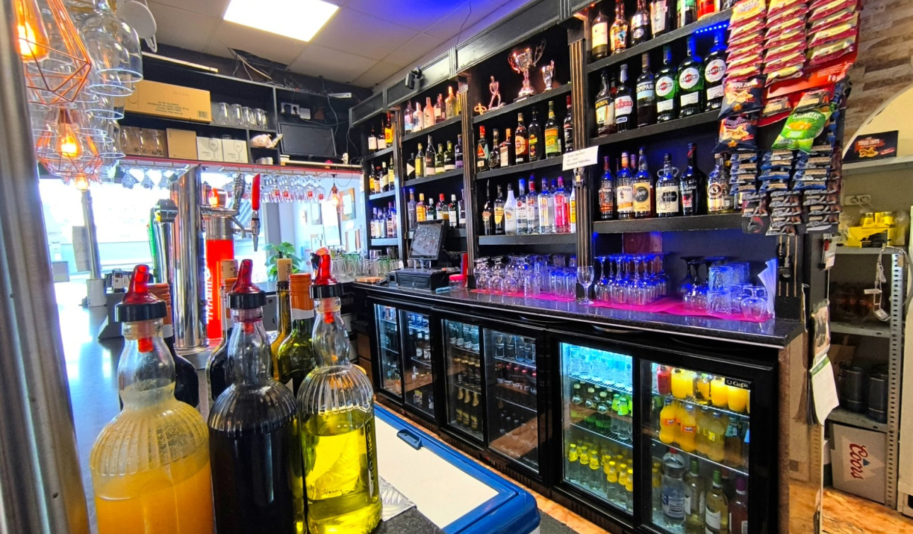 Resale - Commercial Unit - Villamartín