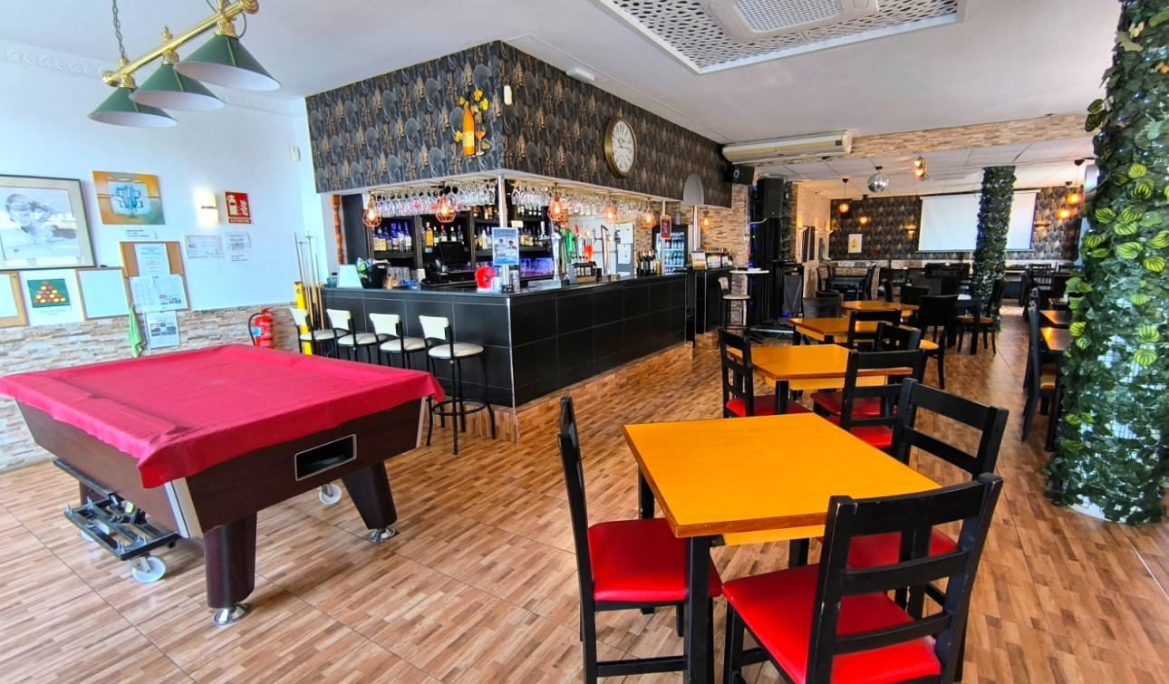 Resale - Commercial Unit - Villamartín