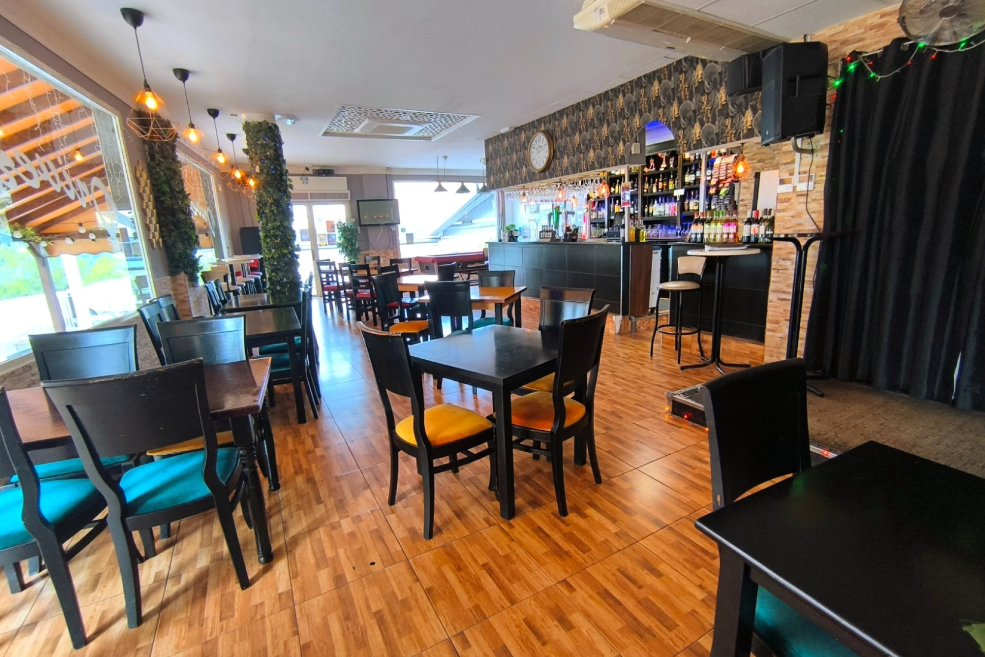 Resale - Commercial Unit - Villamartín